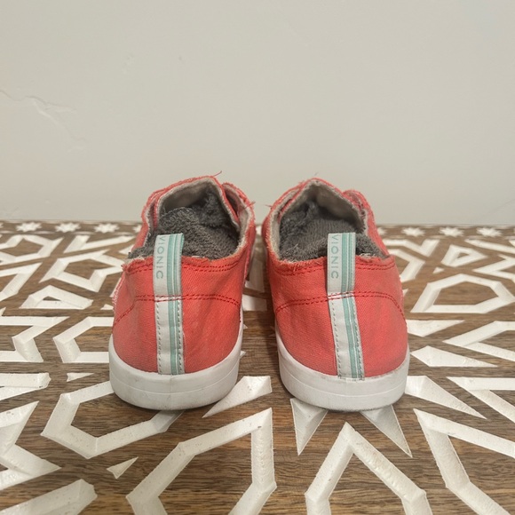 🌟 Vionic Arch Support Sneakers - Picture 7 of 8